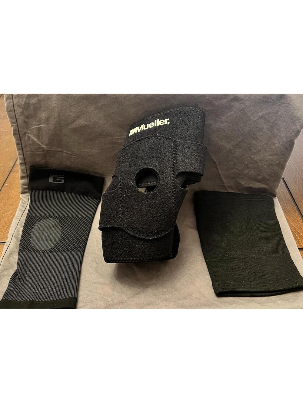 MUELLER Sports Self Adjusting Hinged Knee Brace Compression/Pain Relief